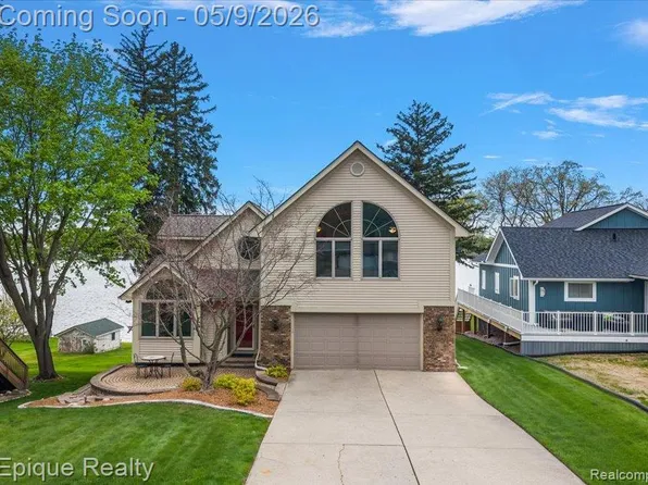 4521 Parnell Dr, Clarkston, MI 48346