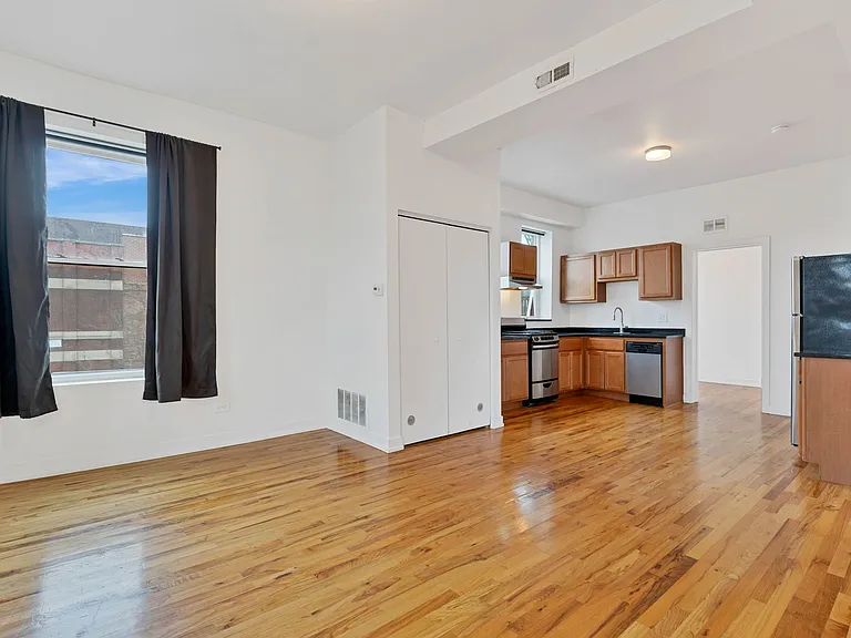 1942 S May St #3F — Photo 7