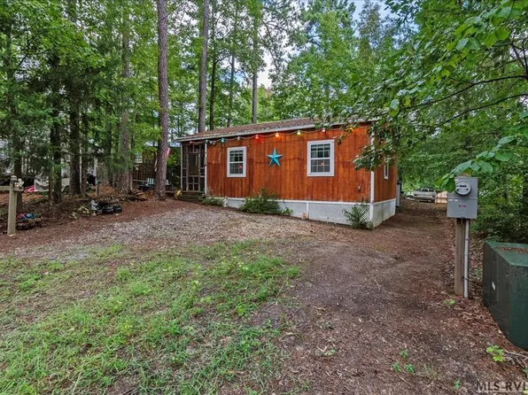 72 Lumber Trl, Bracey, VA 23919