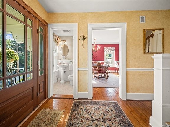 3rd image of 27 Cedarcroft Ln