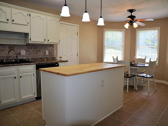 3rd image of 7419 Windy Knoll Dr