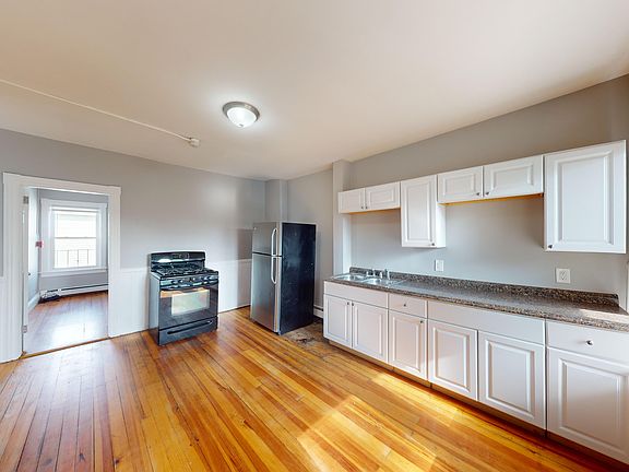 5th image of 74 Anthony Ave #3R