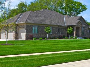 465 Evergreen Ln, Robins, IA 52328