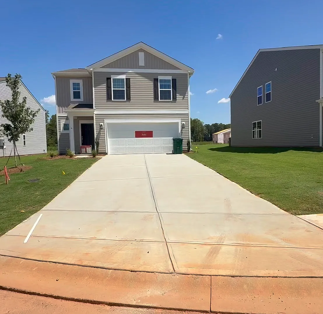 4 bed, 2037 sqft, $1,925 — Photo 1