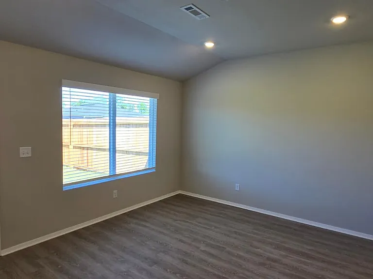 6605 NW Kathleen St — Photo 12