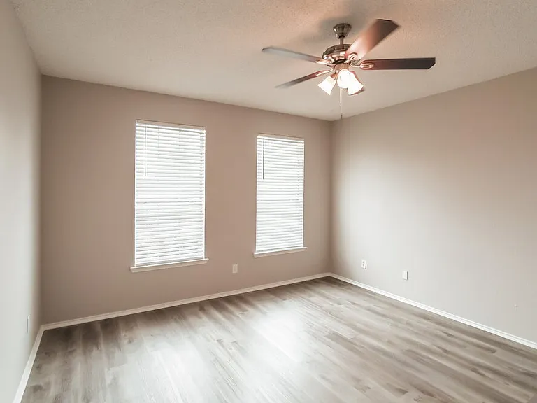 7213 Park Creek Cir W — Photo 8