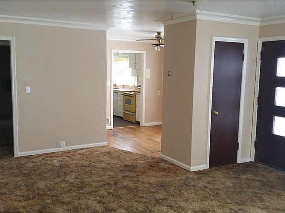 2nd image of 360 E 21st St