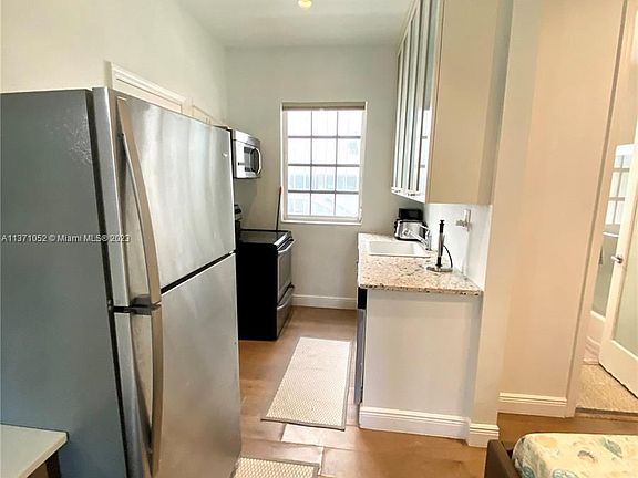 4th image of 439 15th St APT 12