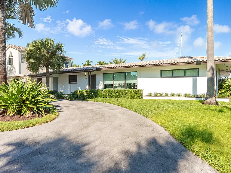 273 Tropic Dr — Photo 2