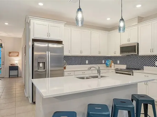 7448 Cabin Ln, Sarasota, FL