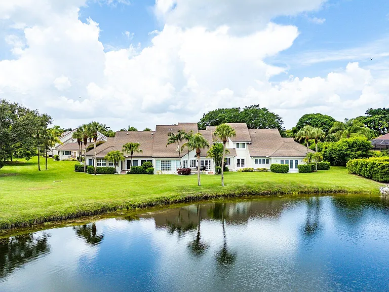 2584 Muirfield Ct — Photo 48