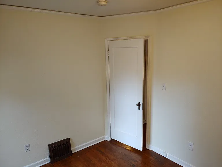 1002 N Watts St — Photo 20