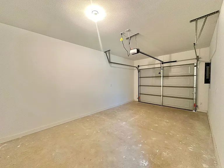3 Bedroom 2.5 Bathroom Townhomes At Villa Rosa! Now Offering 1/2 Off First Full Months Rent! — Photo 9