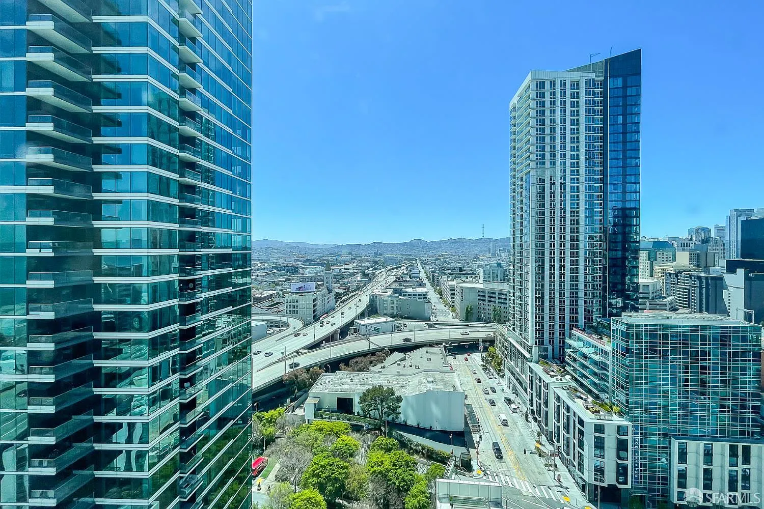 1 bed, 1.0 bath, 840 sqft, $6,800 — Photo 3