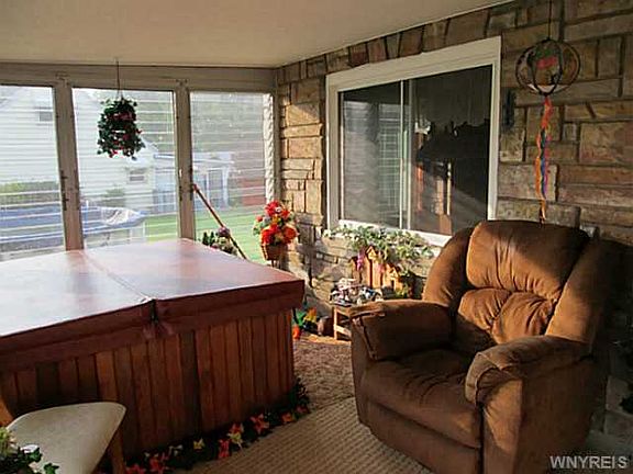 4th image of 2666 Ferndale Ave