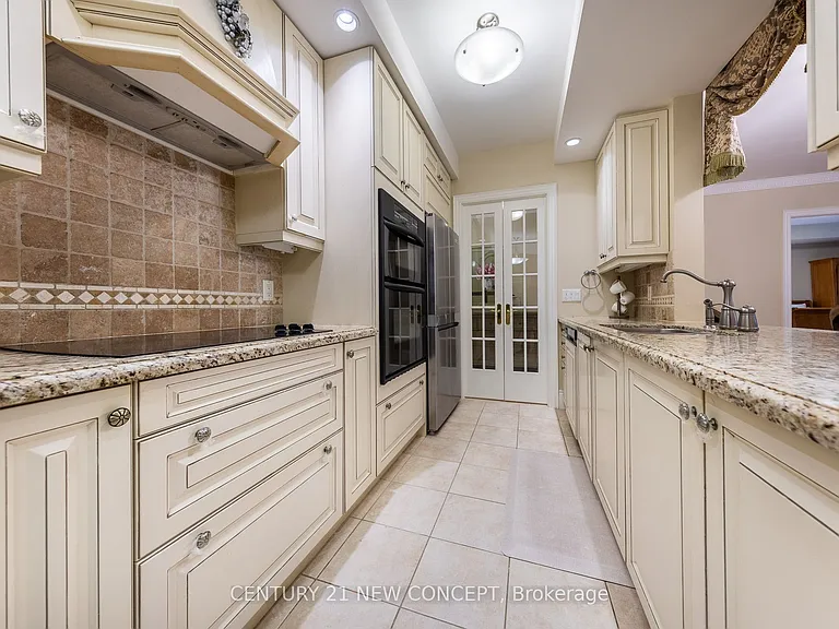 7071 Bayview Ave #204 — Photo 9