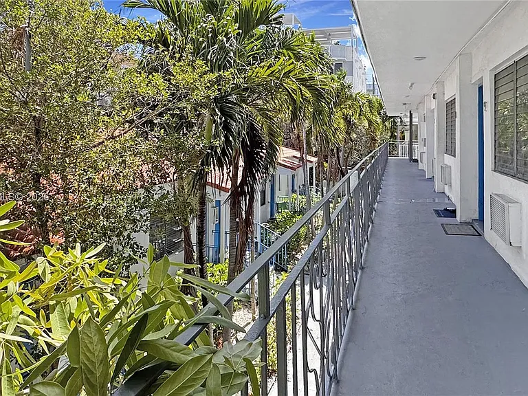 7717 Byron Ave #9 — Photo 18