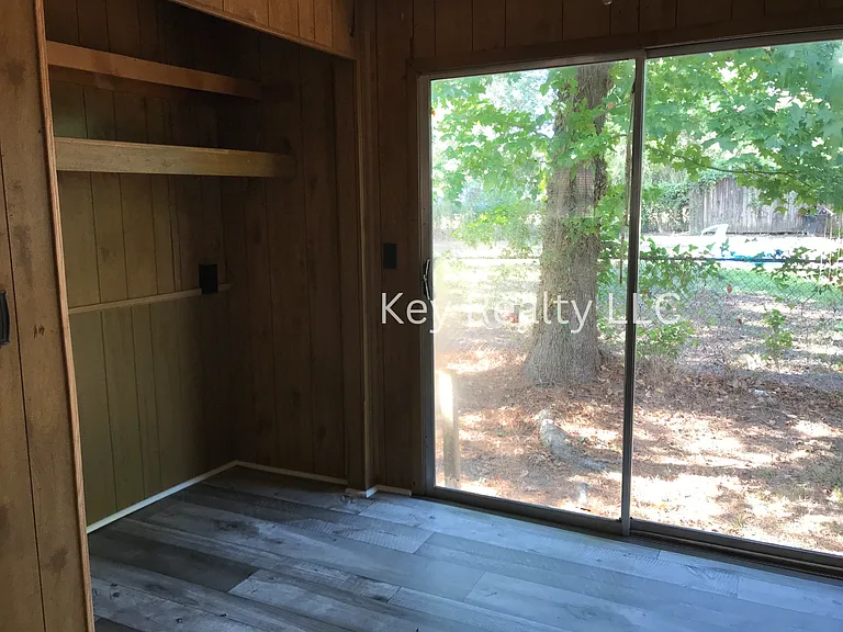 112 Anthony St — Photo 4