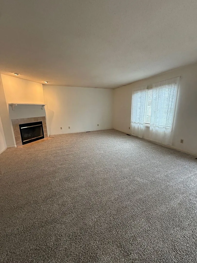 2 Bedroom - Halteman - Condo - Renovated — Photo 2