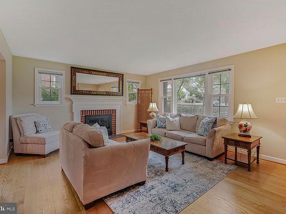 3rd image of 2622 N Lexington St