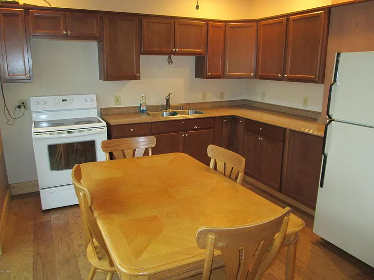 377 Riverside Dr — Photo 9