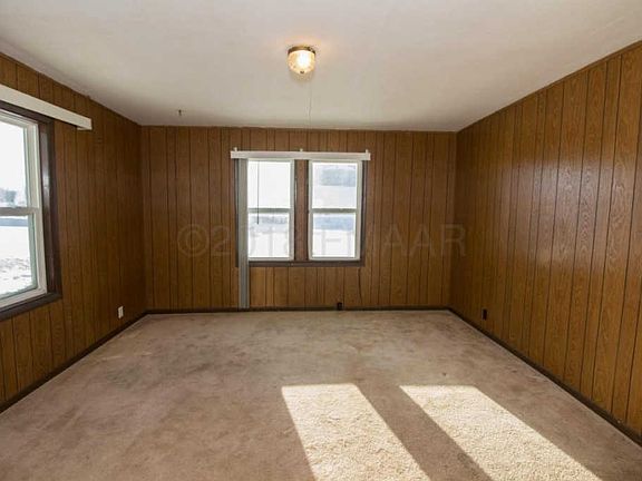 5th image of 410 Main St