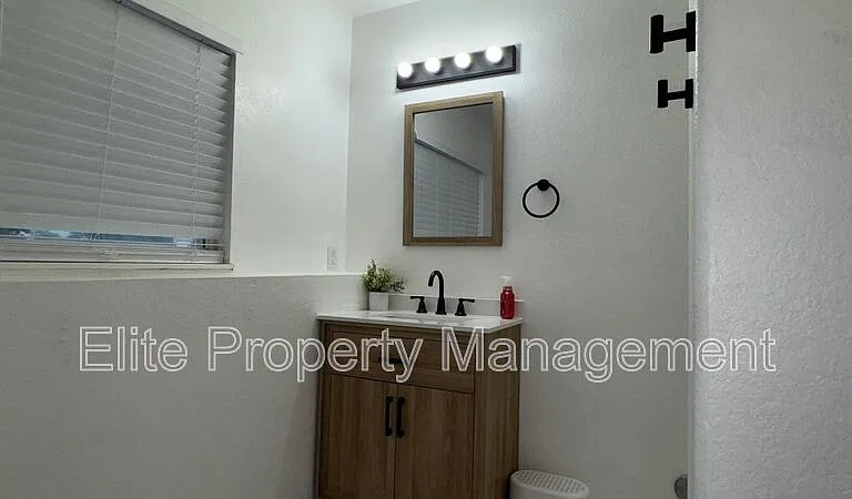 1150 S Los Charros Dr — Photo 23