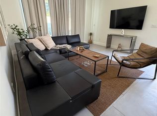 22747 1/2 Califa St, Woodland Hills, CA 91367