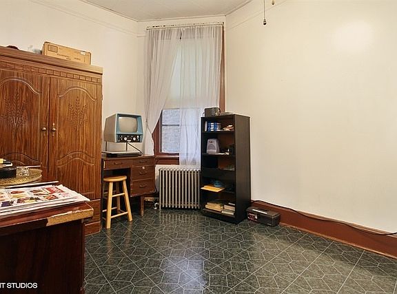 5th image of 3142 W Diversey Ave