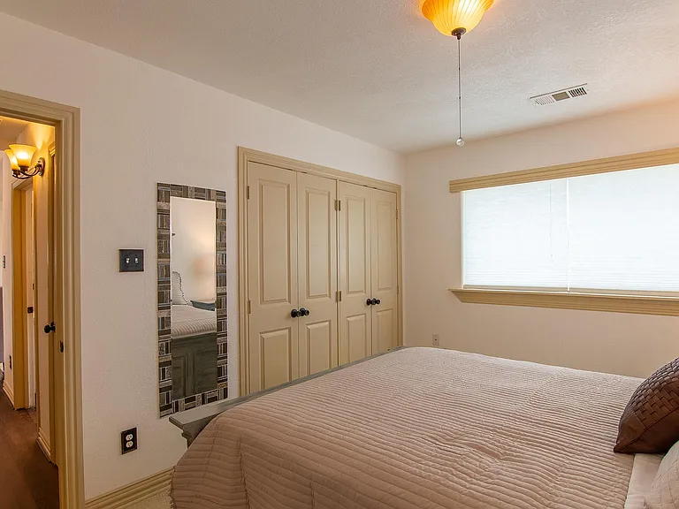 3631 Seguin Dr — Photo 32