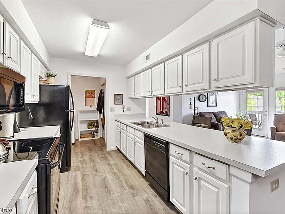 4th image of 22693 Lenox Dr #624