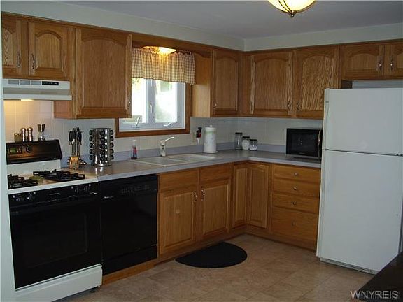 3rd image of 87 Steven Dr