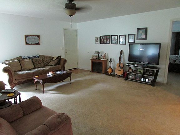 5th image of 304 Shawna Ln