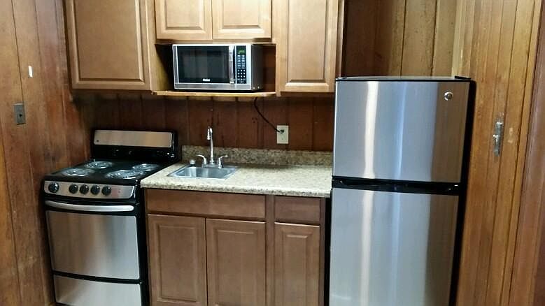 2nd image of 602 Fairmont St APT C