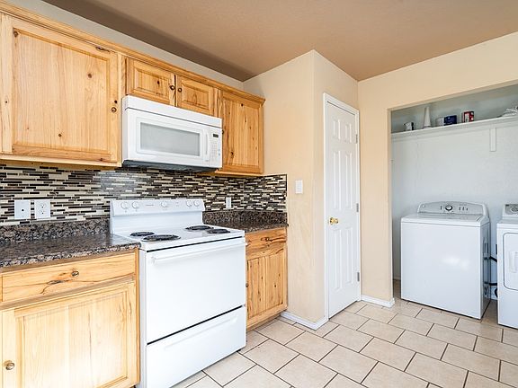 4th image of 304 Lasseter Ave