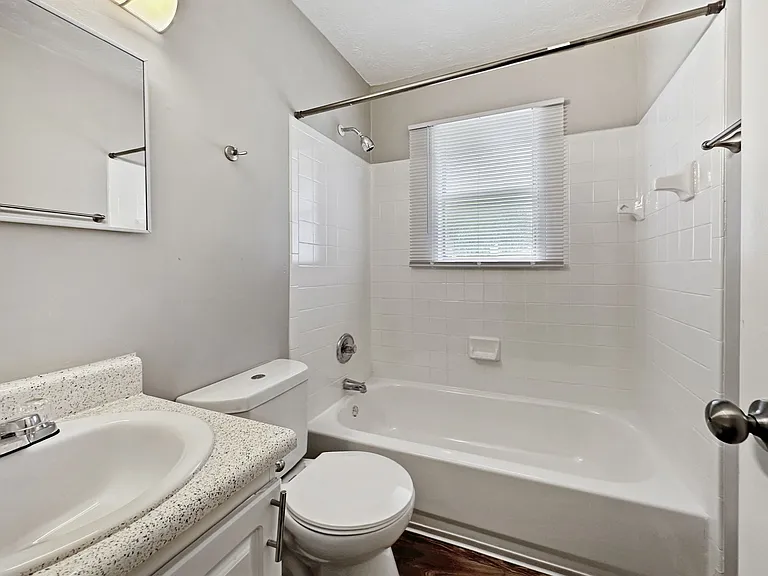 Cascade Oaks Apartments — Photo 6