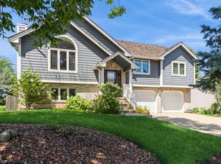 14049 Summit Dr, Clive, IA 50325