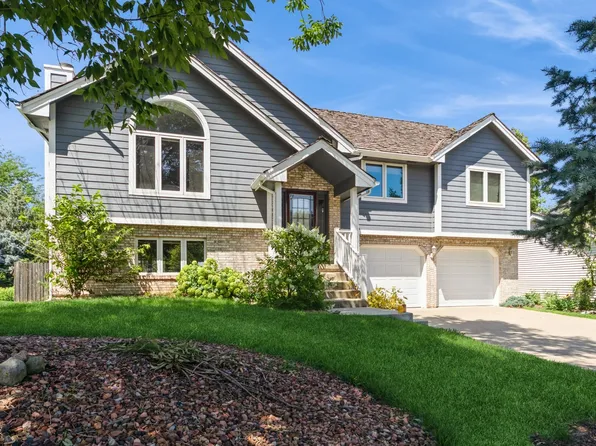 14049 Summit Dr, Clive, IA 50325