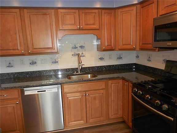 5th image of 110 Grouse Ct