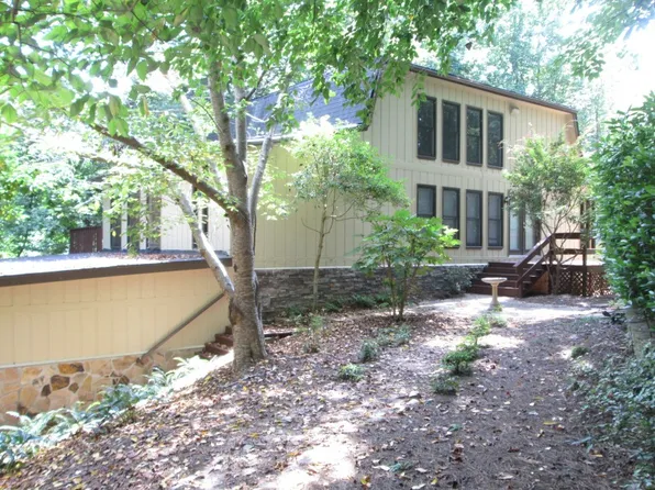 117 Ridge Rd, Berkeley Lake, GA 30096