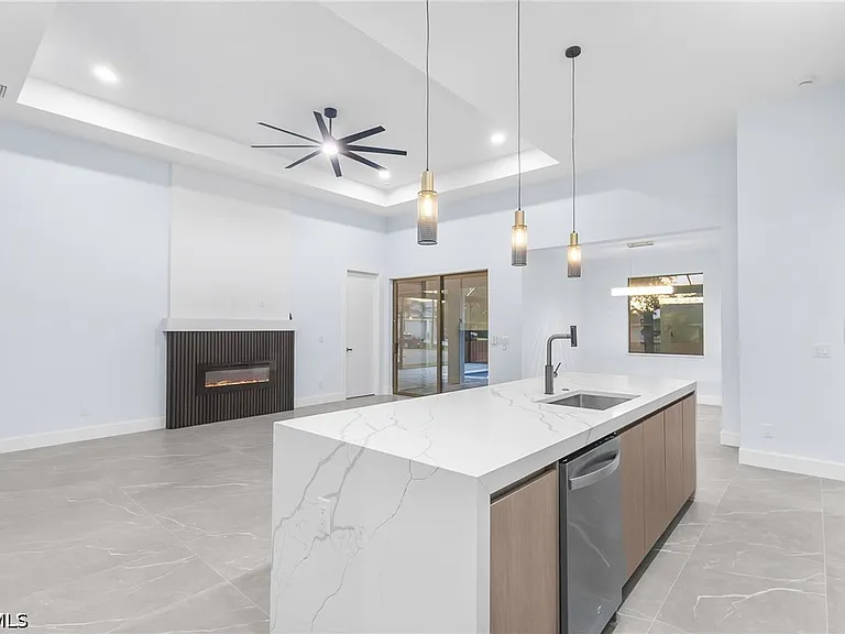 142 SW 33rd Pl — Photo 8