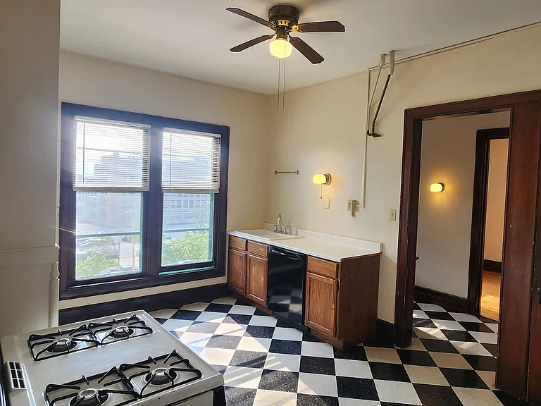 St. James Court Historic Apartments — Photo 66
