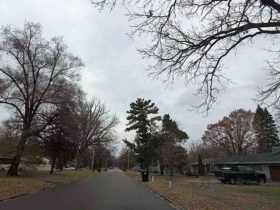 Exterior Neighborhood (street photo)