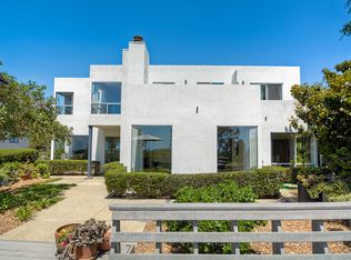 327 Hillcrest Dr, Encinitas, CA 92024