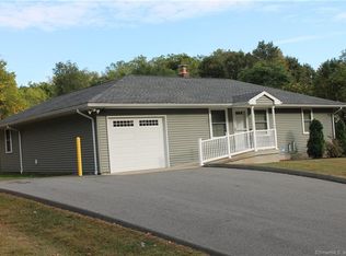 2 Kent Rd, Meriden, CT 06451
