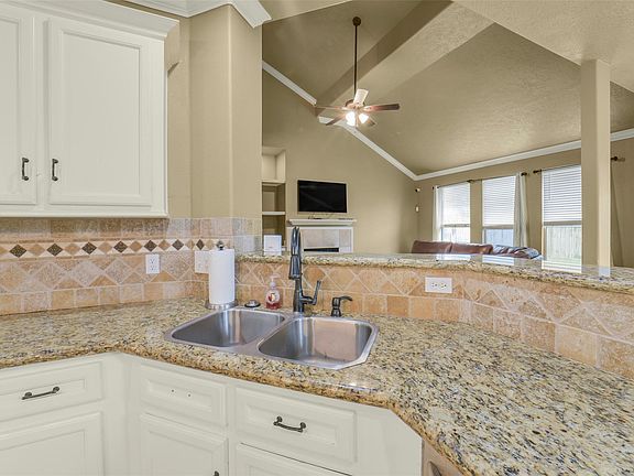 4th image of 3755 Lauderwood Ln