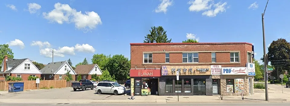 1124 Main St W