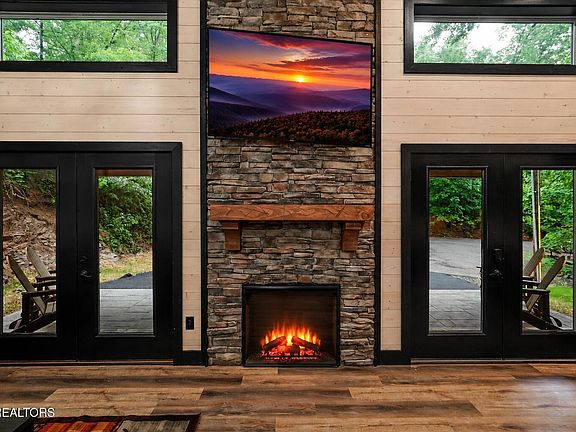 3rd image of 2036 Ridge Rd #16