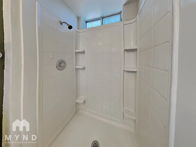 725 W Utopia Rd — Photo 10