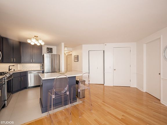 5th image of 545 N Dearborn St APT 1511